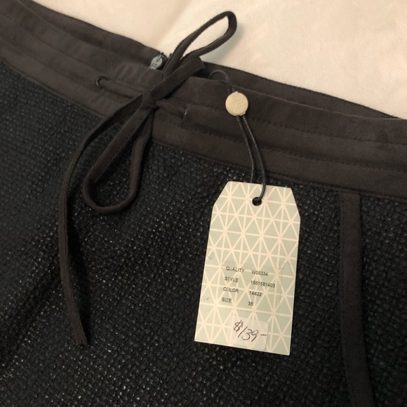 โซ๏ธ NWT Tweed Skirt โซ๏ธ - Picture 4 of 12